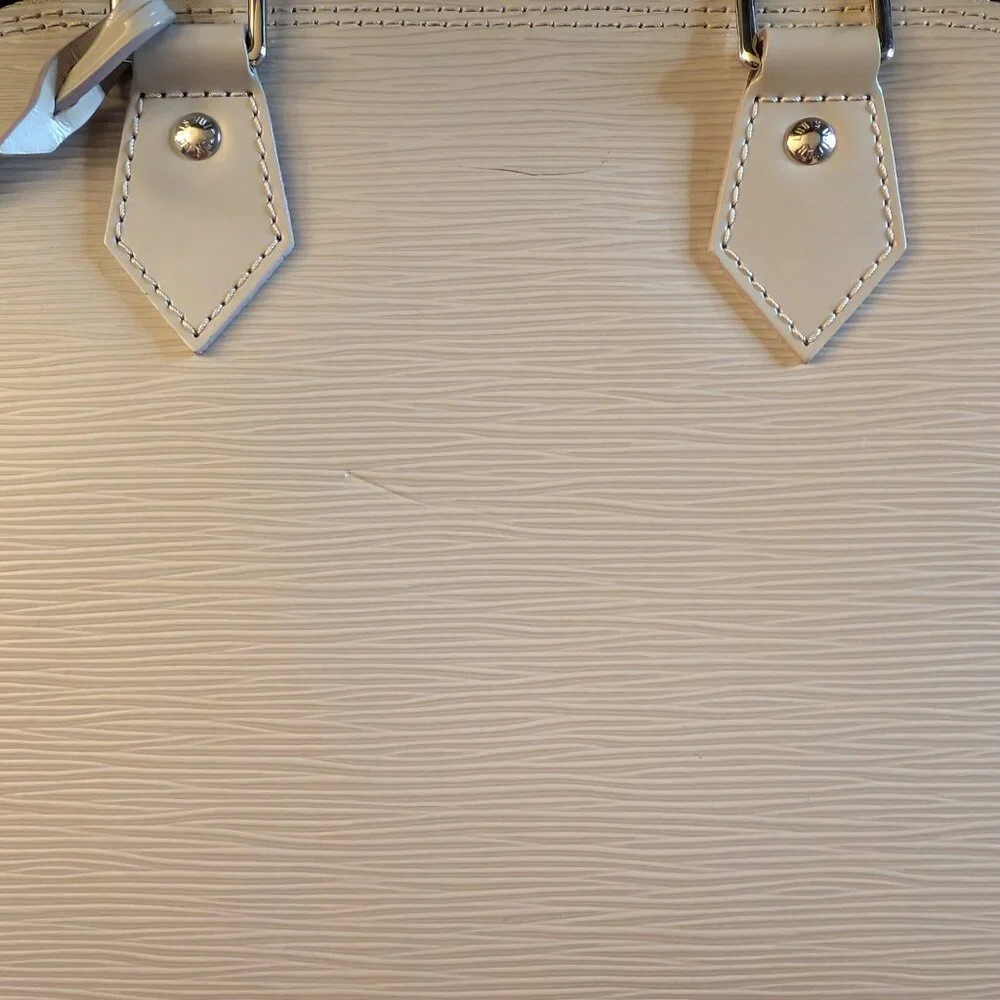 Louis Vuitton Alma Handbag - Picture 7 of 14
